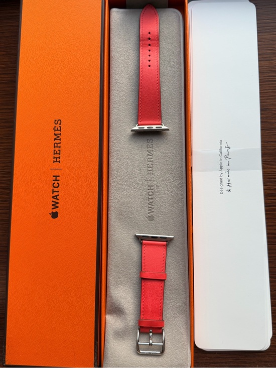 Apple Hermès Texas Rose Leather Apple Watch Band 41 with Silver Hardware main image 10